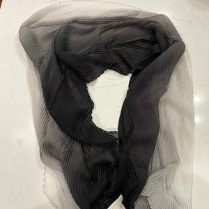 NWT Chico scarf